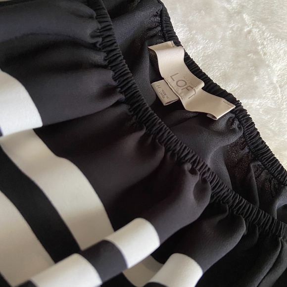 🎹 LOFT, Black & White Off-The-Shoulder Blouse - Picture 6 of 13